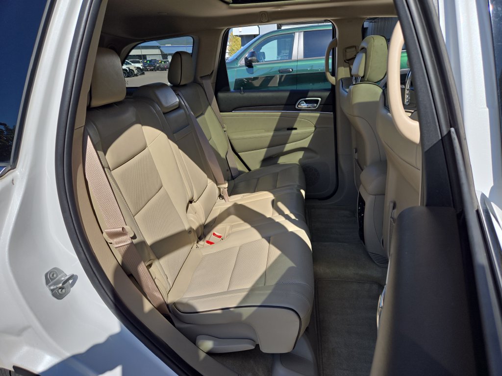 Used 2018 Jeep Grand Cherokee Overland AWD/4WD image 16