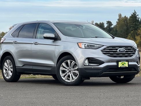 Used 2024 Ford Edge Titanium image 2