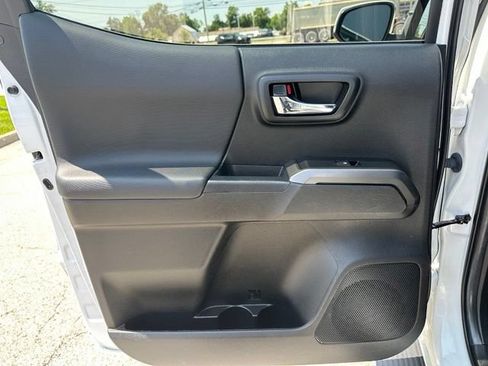 Used 2022 Toyota Tacoma TRD Sport w/ Technology Package AWD/4WD image 17