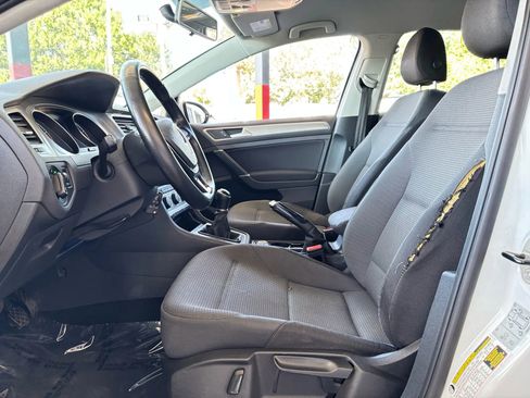 Used 2016 Volkswagen Golf S image 13