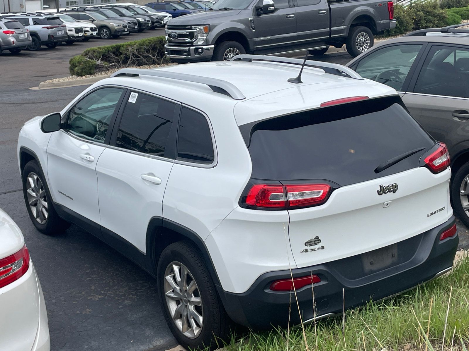 Used 2015 Jeep Cherokee Limited AWD/4WD image 3