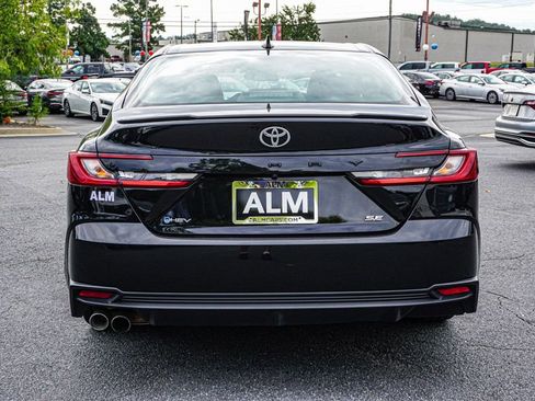 Used 2025 Toyota Camry SE image 9