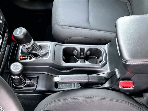 Used 2023 Jeep Wrangler Sahara image 17