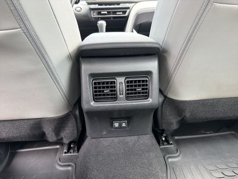 Used 2025 Toyota Camry SE FWD image 28