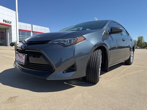 Used 2017 Toyota Corolla LE w/ Carpet Mat Package (TMS) FWD image 5
