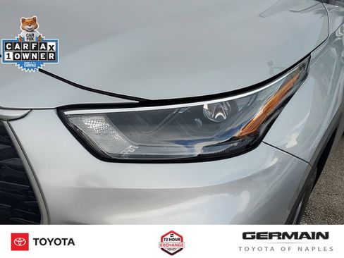 Used 2024 Toyota Highlander XLE FWD image 15