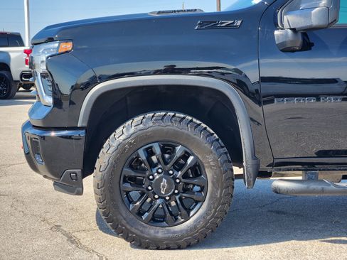 Used 2025 Chevrolet Silverado 2500 LTZ w/ Trail Boss Package AWD/4WD image 9