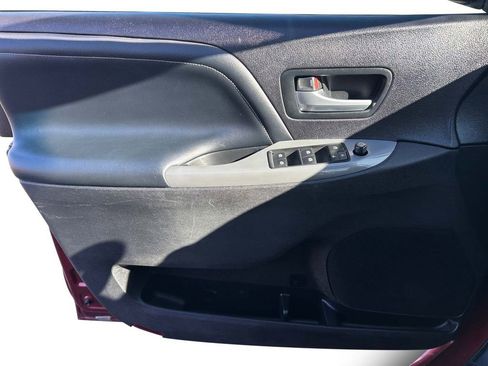 Used 2015 Toyota Sienna SE image 17