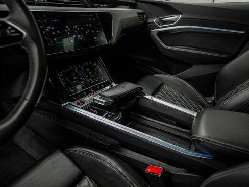 Used 2023 Audi e-tron S Prestige w/ Prestige Package AWD/4WD image 28