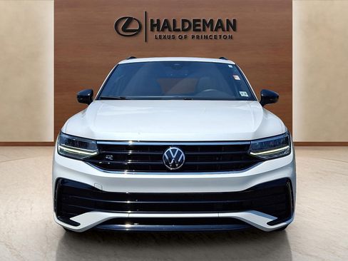 Used 2023 Volkswagen Tiguan SE R-Line AWD/4WD image 2