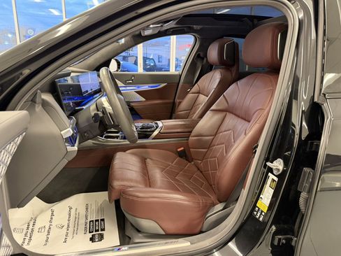 Used 2023 BMW 760i xDrive image 36