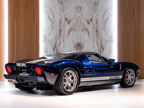 Used 2006 Ford GT RWD image 2