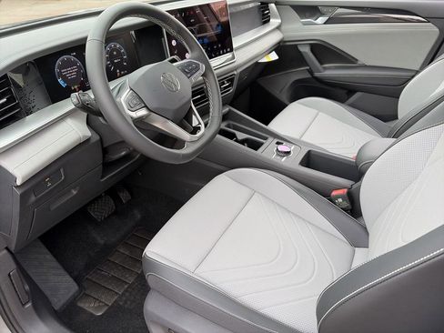 New 2026 Volkswagen Tiguan SE image 14