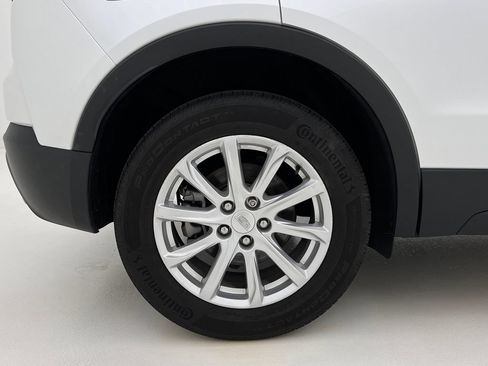 Used 2022 Cadillac XT4 Luxury w/ Cold Weather Package AWD/4WD image 28