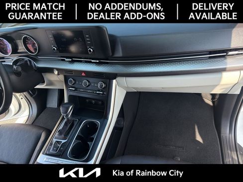 Used 2024 Kia Carnival LX FWD image 14