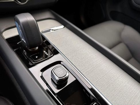 Used 2025 Volvo XC60 B5 Plus image 25