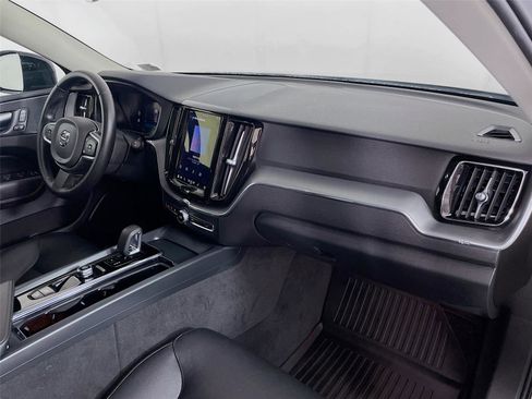 Used 2024 Volvo XC60 B5 Core image 32