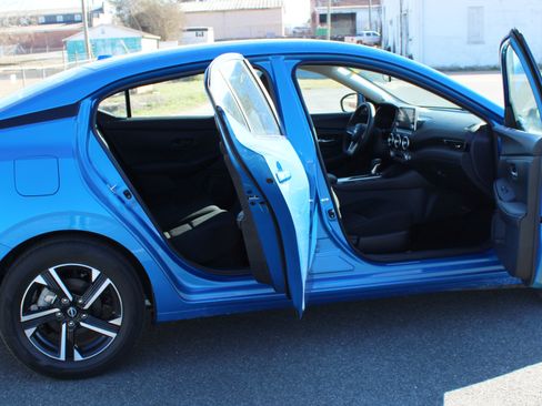 Used 2025 Nissan Sentra SV image 9