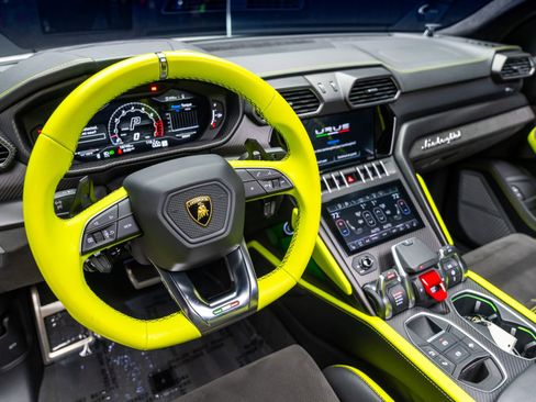 Used 2022 Lamborghini Urus image 6