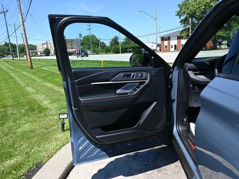 Used 2025 Ford Explorer ST AWD/4WD image 28
