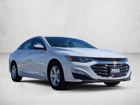 Used 2024 Chevrolet Malibu LT image 3