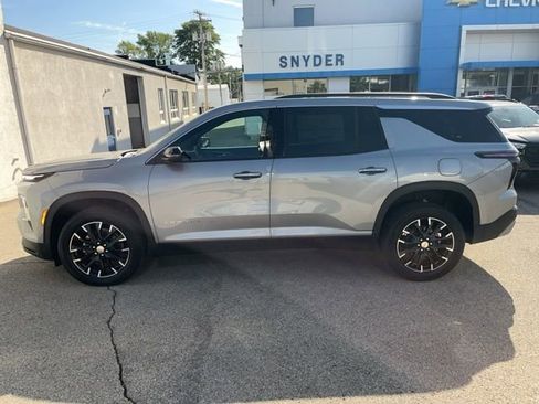 New 2026 Chevrolet Traverse LT w/ Sun and Wheel Package FWD image 2