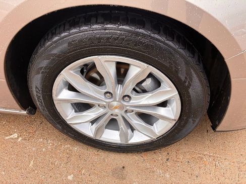 Used 2024 Chevrolet Malibu LT image 3