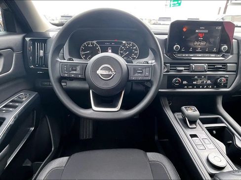 Used 2024 Nissan Pathfinder S AWD/4WD image 7