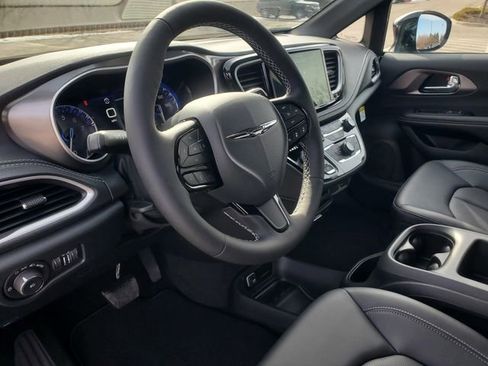 New 2026 Chrysler Pacifica Select w/ S Appearance Package image 11