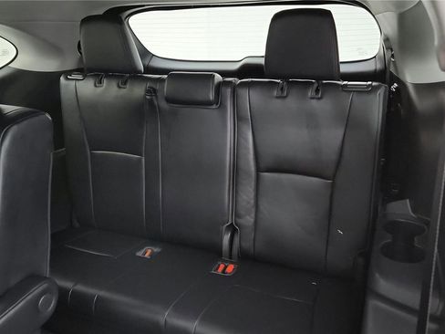 Certified 2022 Toyota Highlander XLE image 34