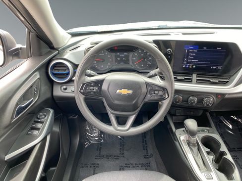 Used 2025 Chevrolet Trax LS FWD image 12