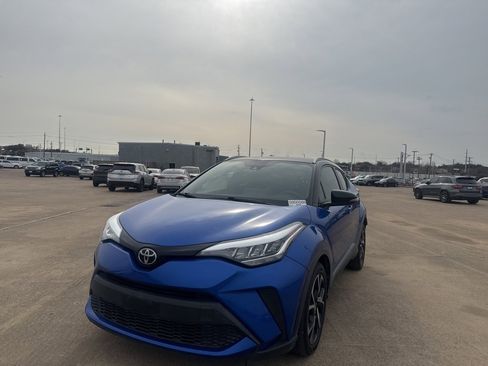 Used 2020 Toyota C-HR XLE image 6