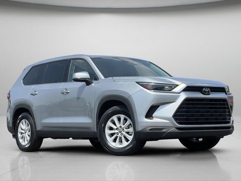 Certified 2024 Toyota Grand Highlander FWD image 2
