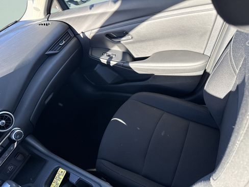 Used 2025 Nissan Sentra S image 34