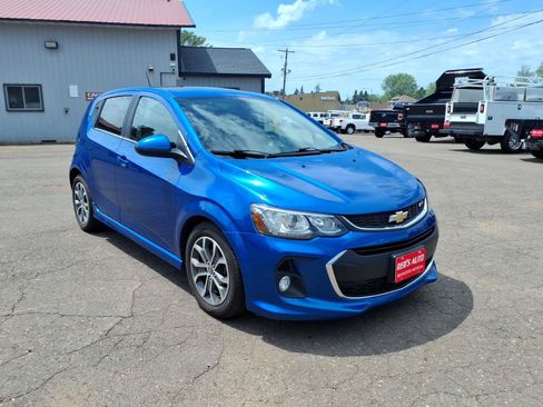 Used 2017 Chevrolet Sonic LT w/ Fun and Sun Package FWD image 8
