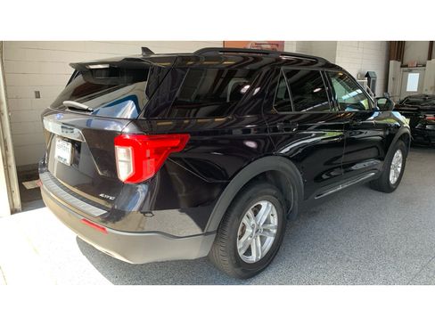 Used 2023 Ford Explorer XLT w/ Equipment Group 202A AWD/4WD image 11