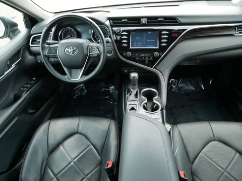 Used 2018 Toyota Camry XLE FWD image 10