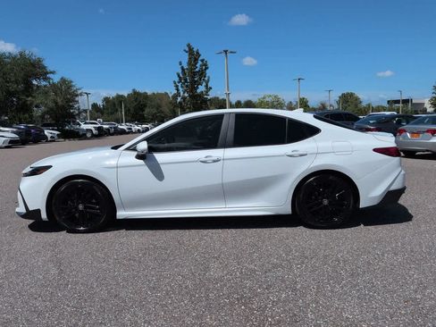 Used 2026 Toyota Camry SE FWD image 3