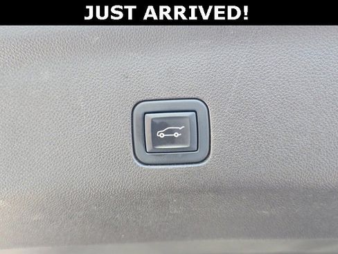 Used 2021 GMC Yukon SLT w/ SLT Luxury Package image 8