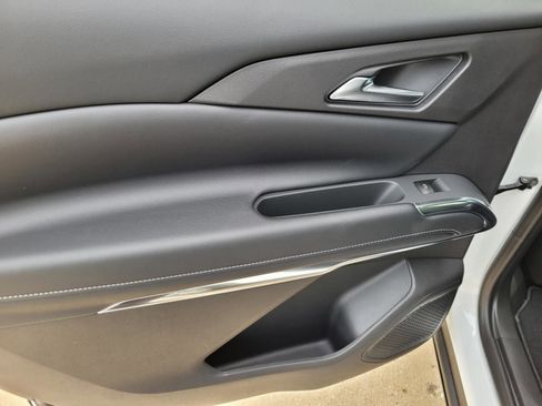 New 2026 Chevrolet Traverse LT w/ Driver Confidence Package image 9