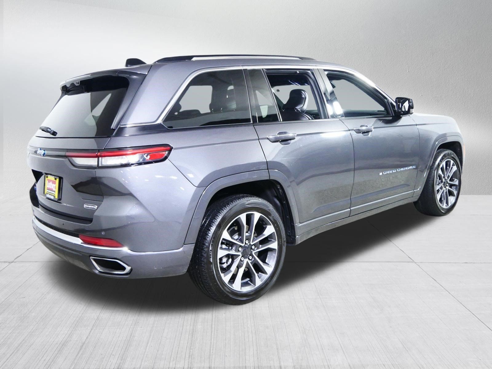 Used 2024 Jeep Grand Cherokee Overland w/ Advanced Protech Group III AWD/4WD image 7