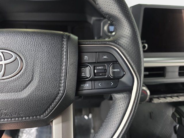 Used 2025 Toyota 4Runner SR5 AWD/4WD image 18