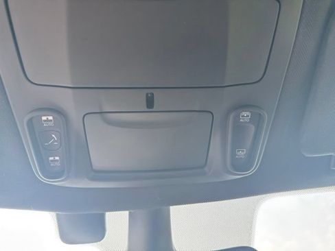 Used 2022 Chrysler Pacifica Touring-L w/ Uconnect Theater Family Group AWD/4WD image 36