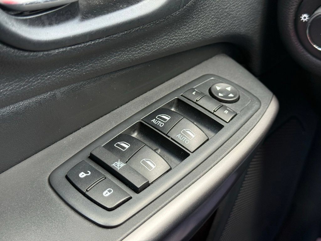Used 2019 Jeep Cherokee Limited AWD/4WD image 22
