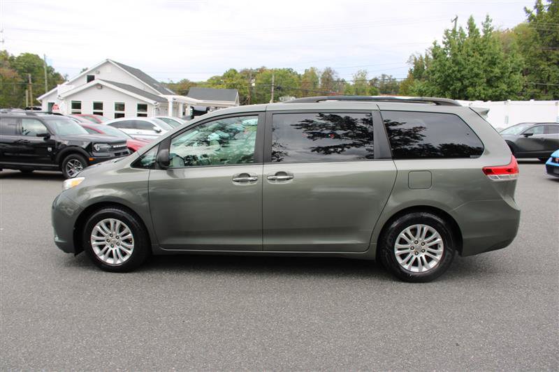 Used 2013 Toyota Sienna XLE FWD image 4