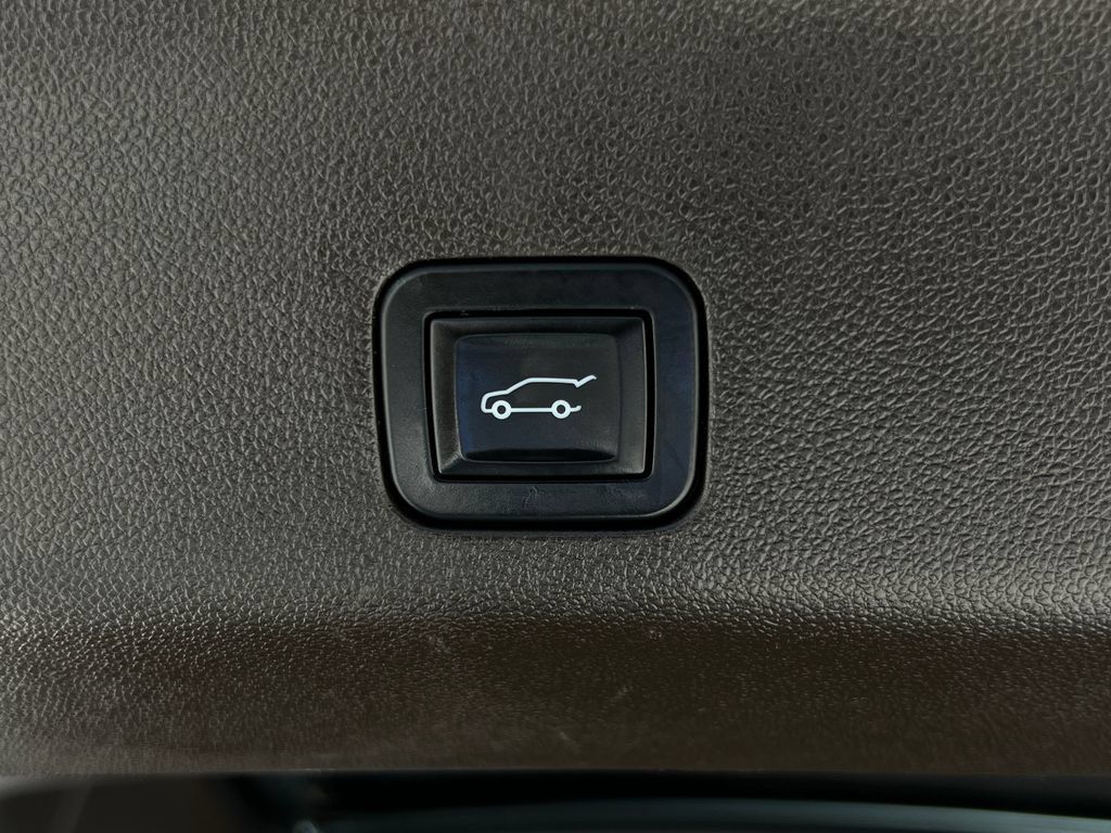 Used 2024 GMC Yukon Denali AWD/4WD image 19