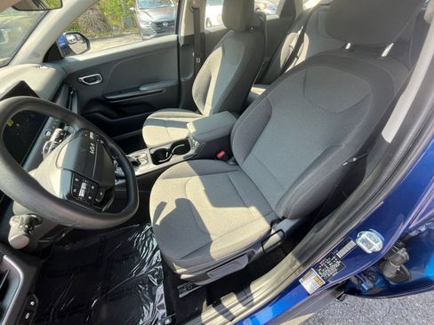 Used 2025 Kia K4 LXS image 32