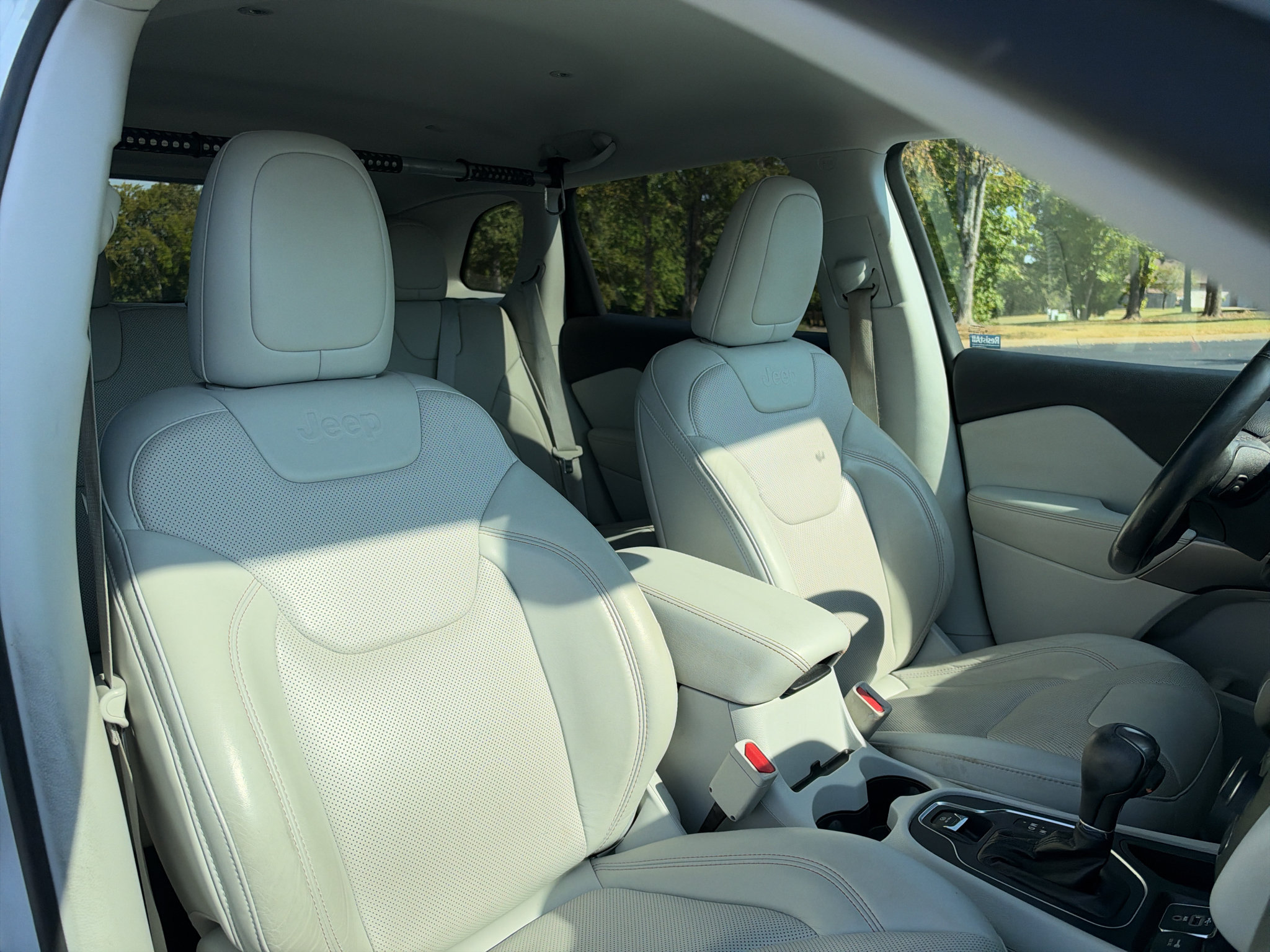 Used 2020 Jeep Cherokee Latitude Lux w/ Quick Order Package 2YH Lux FWD image 19