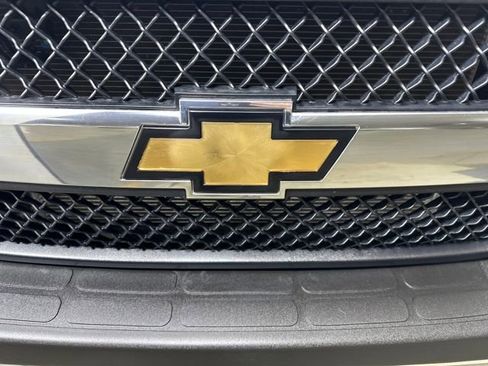 Used 2024 Chevrolet Express 2500 image 9