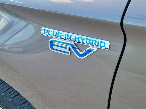 Used 2018 Mitsubishi Outlander SEL image 7